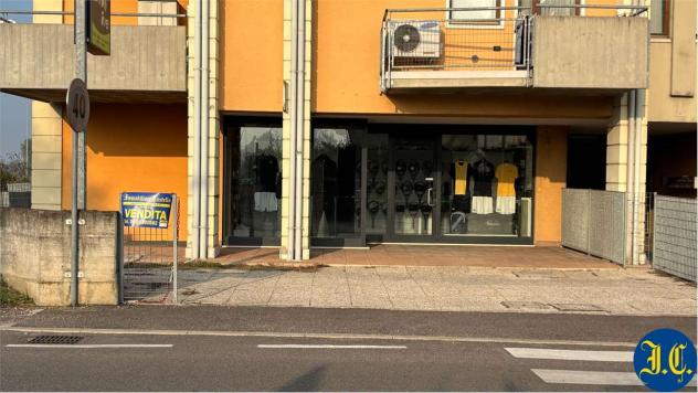 negozio in vendita a Villafranca di Verona