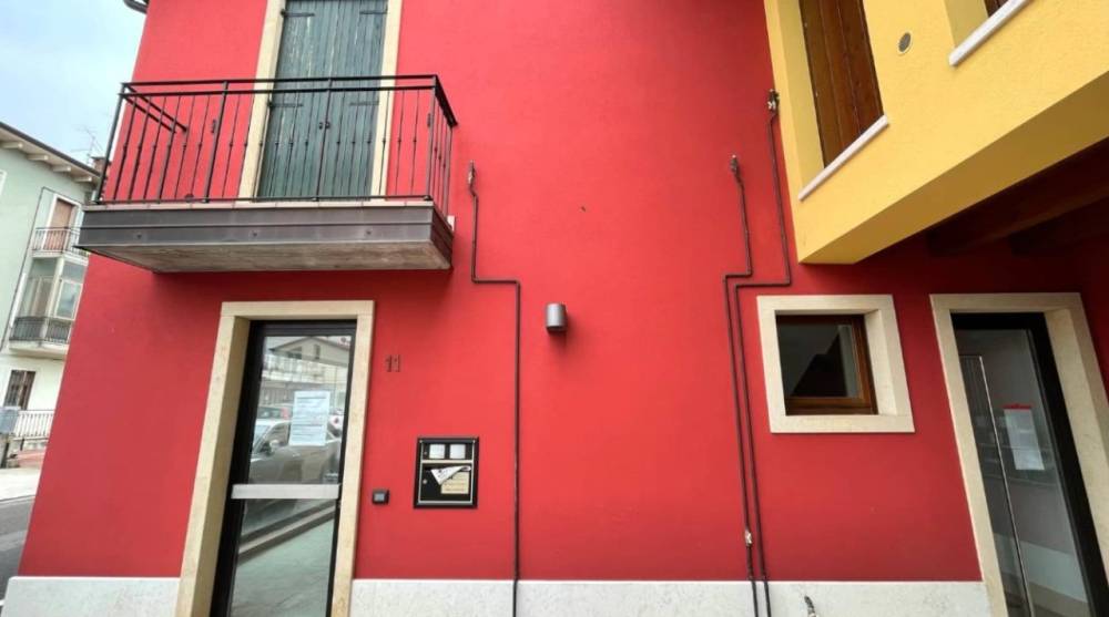 locale commerciale in vendita a Villafranca di Verona