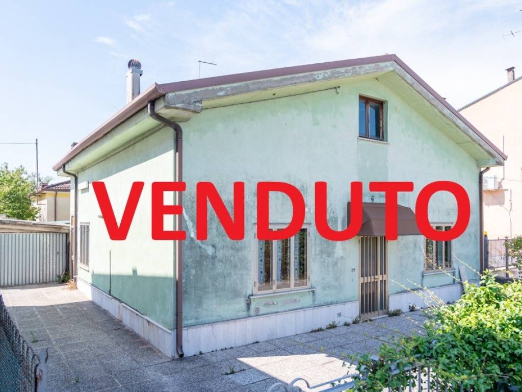casa indipendente in vendita a Villafranca di Verona in zona Pizzoletta