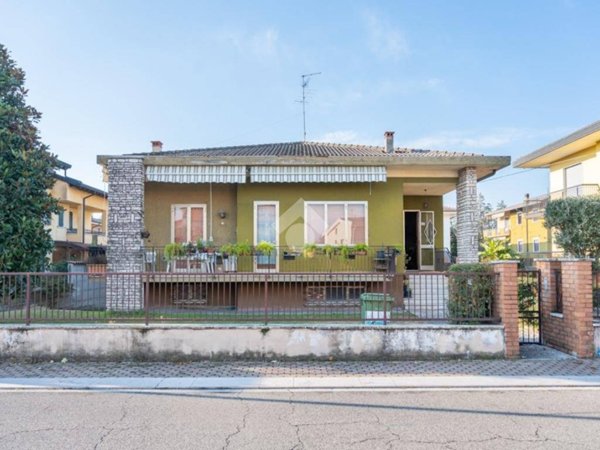 casa indipendente in vendita a Villafranca di Verona