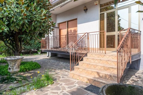 casa indipendente in vendita a Villafranca di Verona