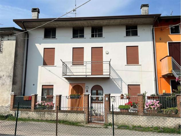 casa indipendente in vendita a Villafranca di Verona
