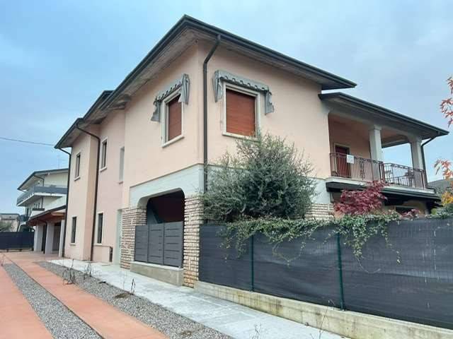 appartamento in vendita a Villafranca di Verona