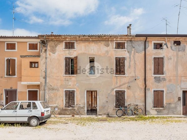 pentavano in vendita a Villafranca di Verona