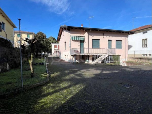 casa indipendente in vendita a Villafranca di Verona