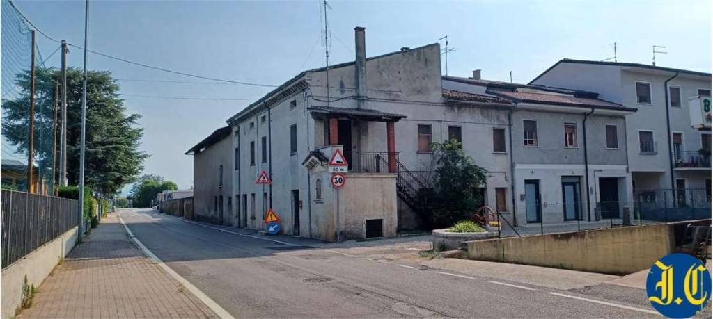 villa in vendita a Villafranca di Verona in zona Quaderni