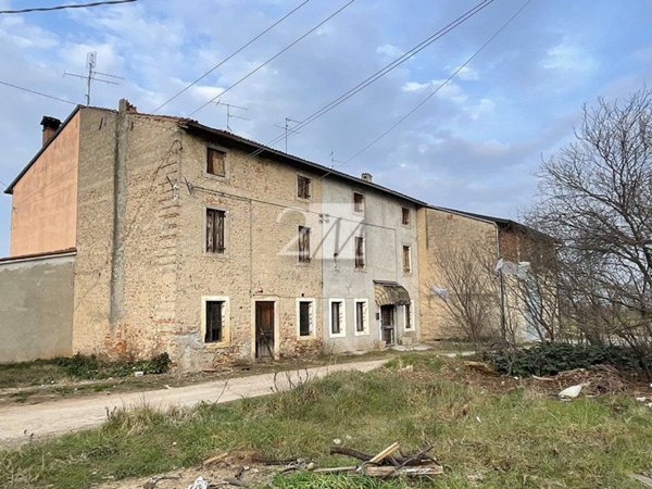 casa indipendente in vendita a Villafranca di Verona