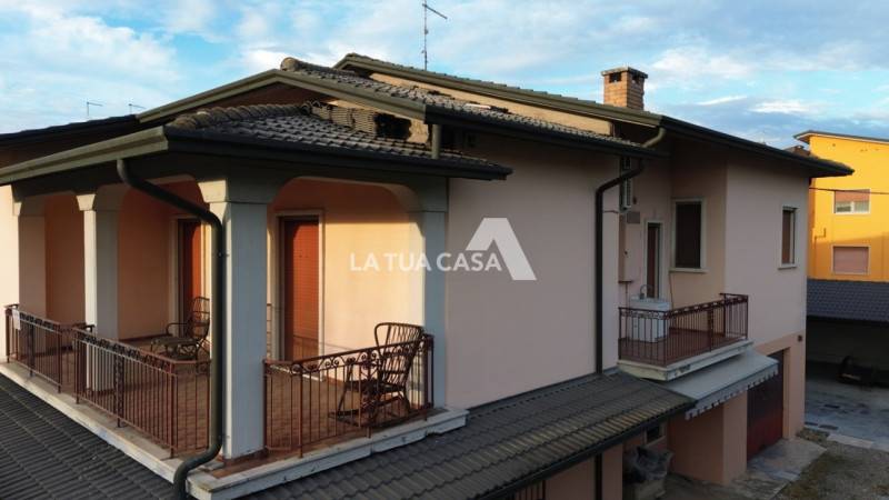 casa indipendente in vendita a Villafranca di Verona