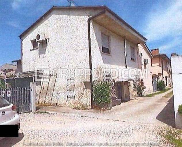 casa indipendente in vendita a Villafranca di Verona