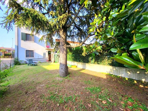 casa indipendente in vendita a Villafranca di Verona