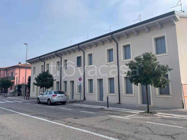 casa indipendente in vendita a Villafranca di Verona