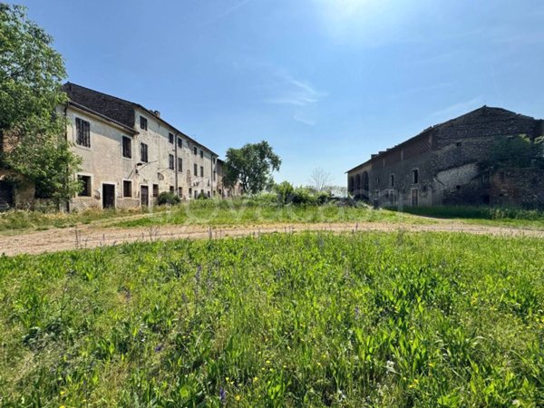 casa indipendente in vendita a Villafranca di Verona