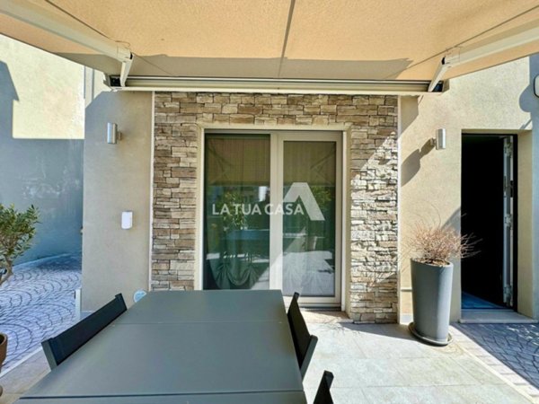 casa indipendente in vendita a Villafranca di Verona