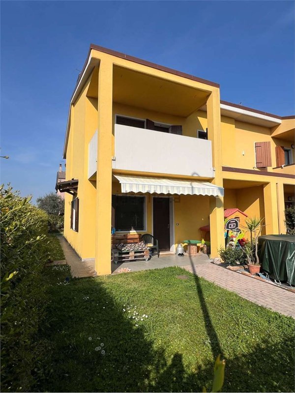 casa indipendente in vendita a Villafranca di Verona