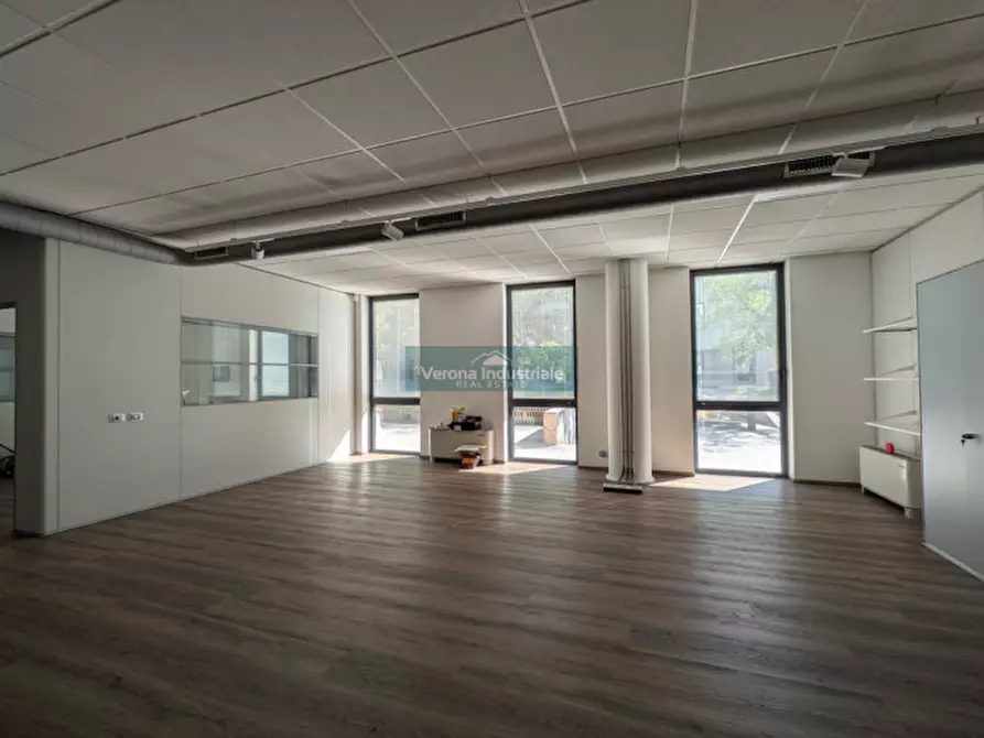 ufficio in vendita a Villafranca di Verona in zona Dossobuono
