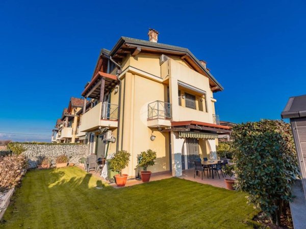 casa indipendente in vendita a Villafranca di Verona in zona Pizzoletta