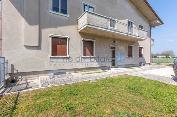 casa indipendente in vendita a Villafranca di Verona