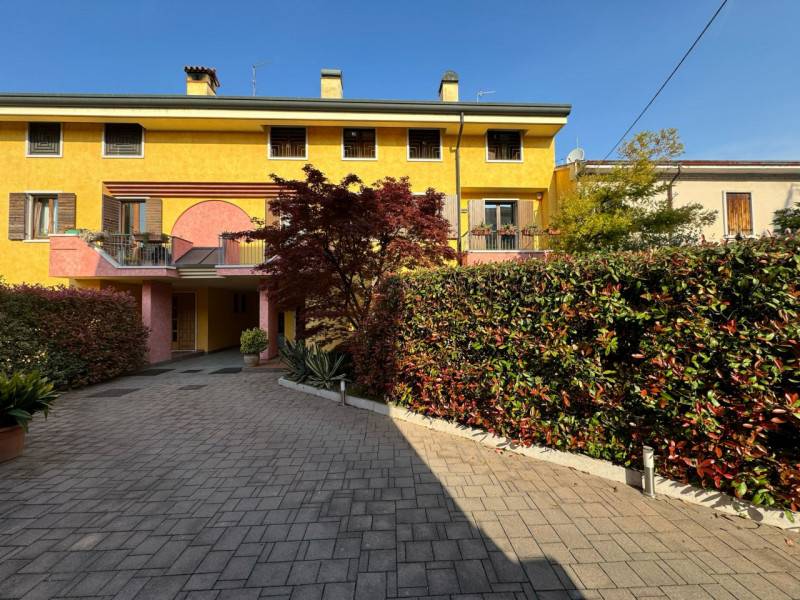 casa indipendente in vendita a Villafranca di Verona