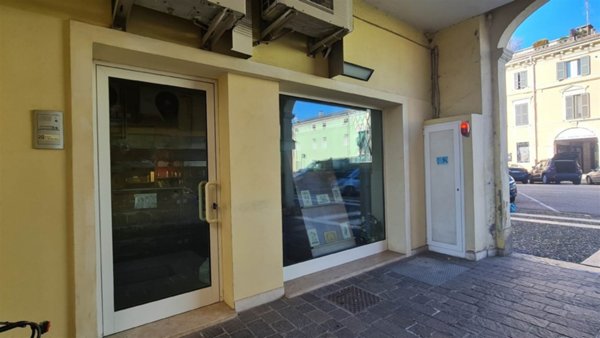 negozio in vendita a Villafranca di Verona