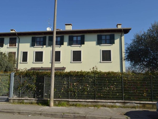 appartamento in vendita a Villafranca di Verona in zona Pizzoletta