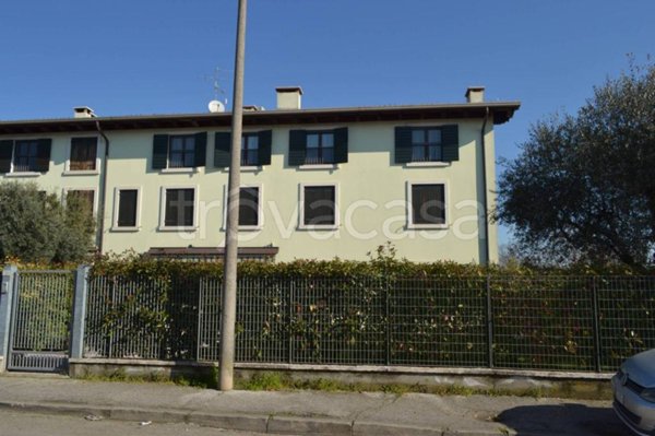 appartamento in vendita a Villafranca di Verona in zona Pizzoletta