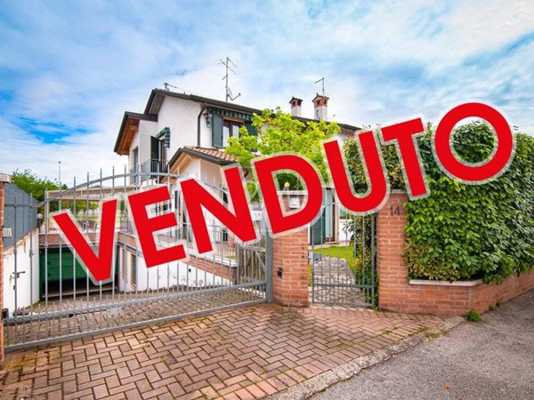 casa indipendente in vendita a Villafranca di Verona