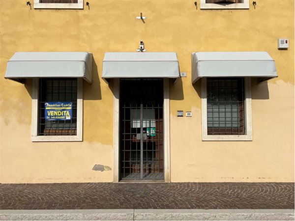 quadrivano in vendita a Villafranca di Verona in zona Caluri