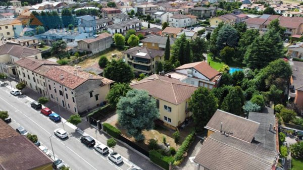 casa indipendente in vendita a Villafranca di Verona