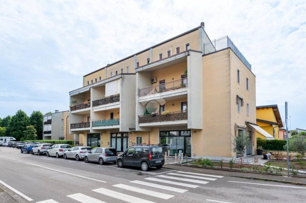 appartamento in vendita a Villafranca di Verona in zona Dossobuono