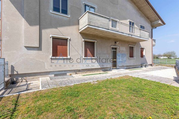casa indipendente in vendita a Villafranca di Verona