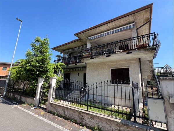 casa indipendente in vendita a Villafranca di Verona