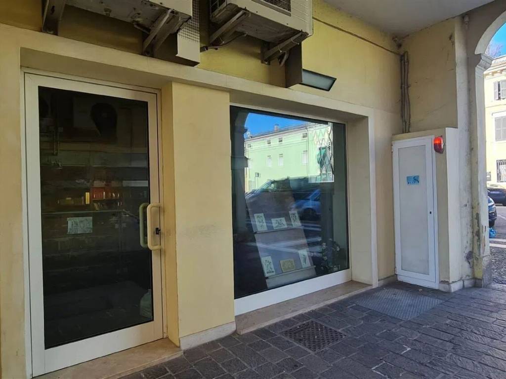 negozio in vendita a Villafranca di Verona