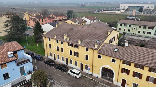 appartamento in vendita a Villafranca di Verona in zona Caluri