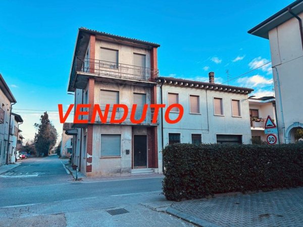 casa indipendente in vendita a Villafranca di Verona