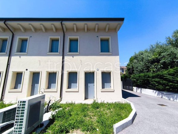 casa indipendente in vendita a Villafranca di Verona