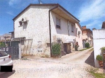 casa indipendente in vendita a Villafranca di Verona