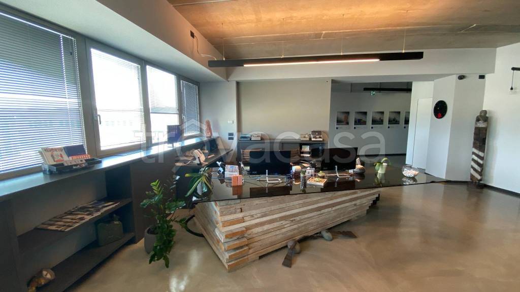 ufficio in vendita a Villafranca di Verona