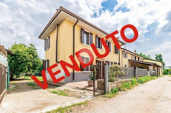casa indipendente in vendita a Villafranca di Verona