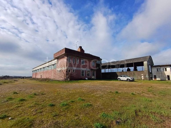 terreno agricolo in vendita a Villafranca di Verona in zona Alpo