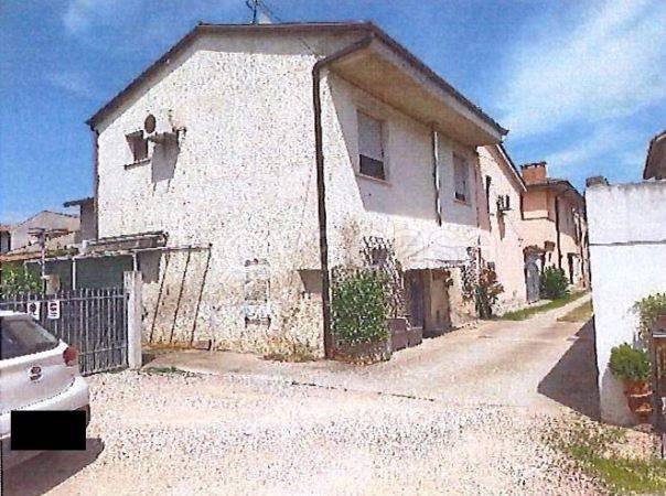casa indipendente in vendita a Villafranca di Verona