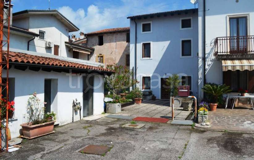 casa indipendente in vendita a Villafranca di Verona