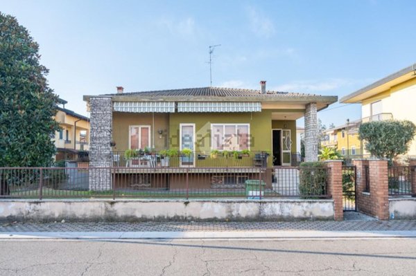 casa indipendente in vendita a Villafranca di Verona