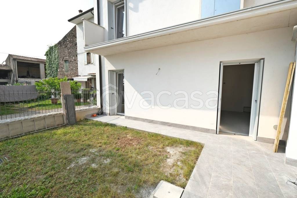 appartamento in vendita a Villafranca di Verona in zona Quaderni