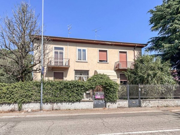 casa indipendente in vendita a Villafranca di Verona in zona Dossobuono