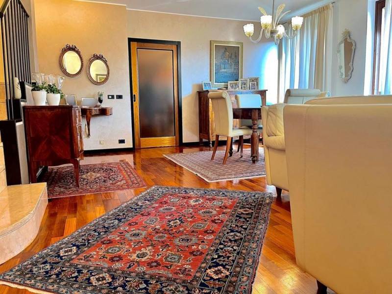 casa indipendente in vendita a Villafranca di Verona