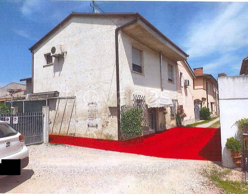 casa indipendente in vendita a Villafranca di Verona