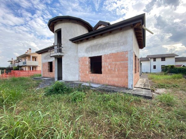 casa indipendente in vendita a Villafranca di Verona