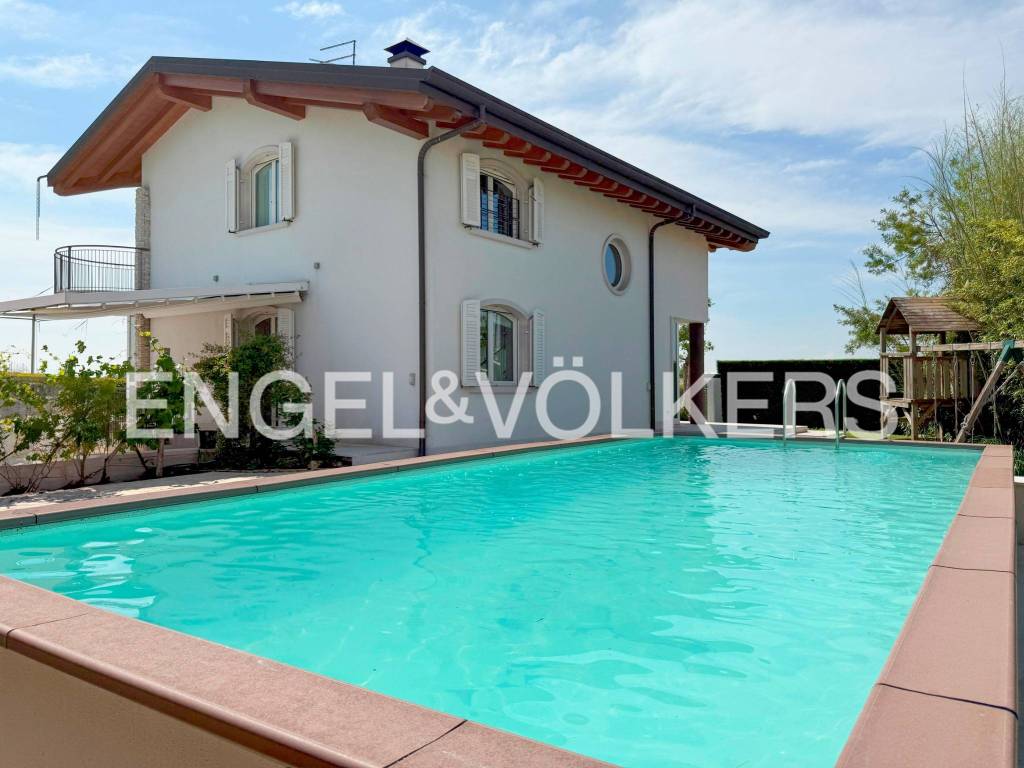 casa indipendente in vendita a Villafranca di Verona