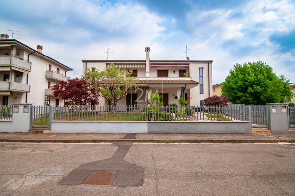 appartamento in vendita a Villafranca di Verona
