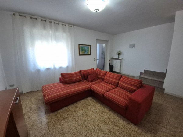 casa indipendente in vendita a Villafranca di Verona in zona Dossobuono